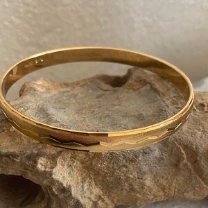 Vintage MONET Gold-Tone Geometric Pattern Women's Bangle Bracelet